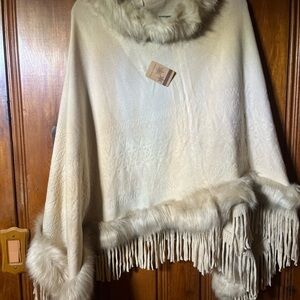 Elegant Cream Cape with Faux Fur Trim